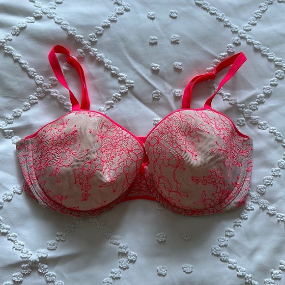 Cute Victoria Secret Bra - Picture 1 of 1
